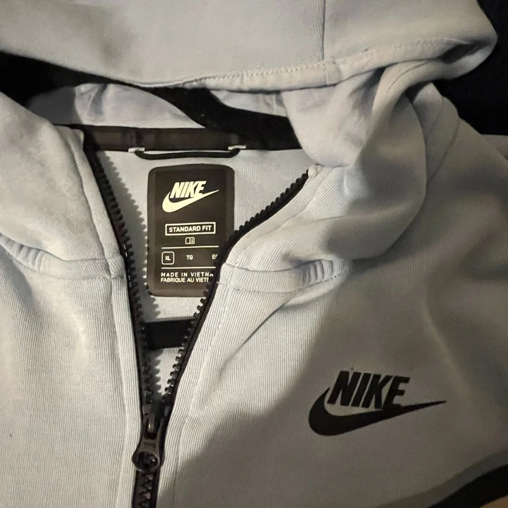 Nike tec , Kids size Extra large fits as a small in men - Picture 2 of 3